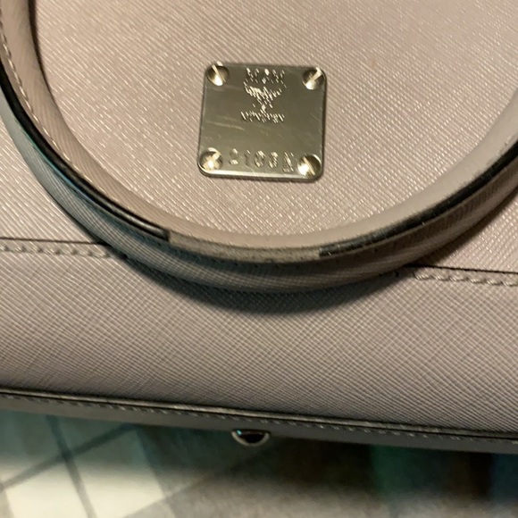 MCM Saffiano Medium Nuovo Tote Gull Gray - Picture 12 of 14